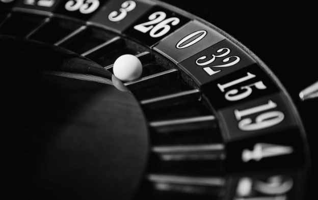 bolahiu link mobile app interface showing live casino tables and sports betting markets